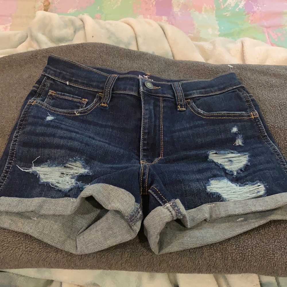 Hollister ripped jean shorts 3”